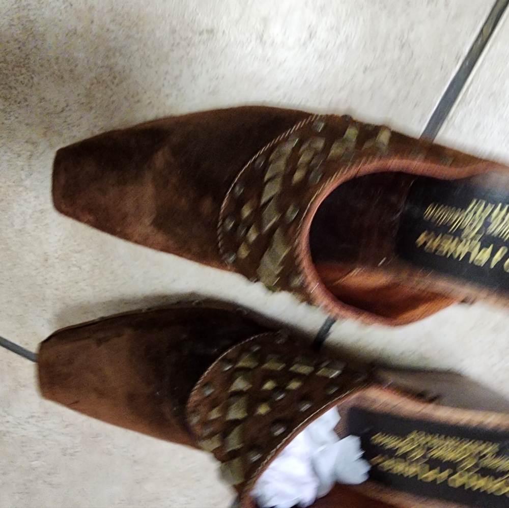 Donald Pliner Studded Suede Clog size 6 - Picture 7 of 13